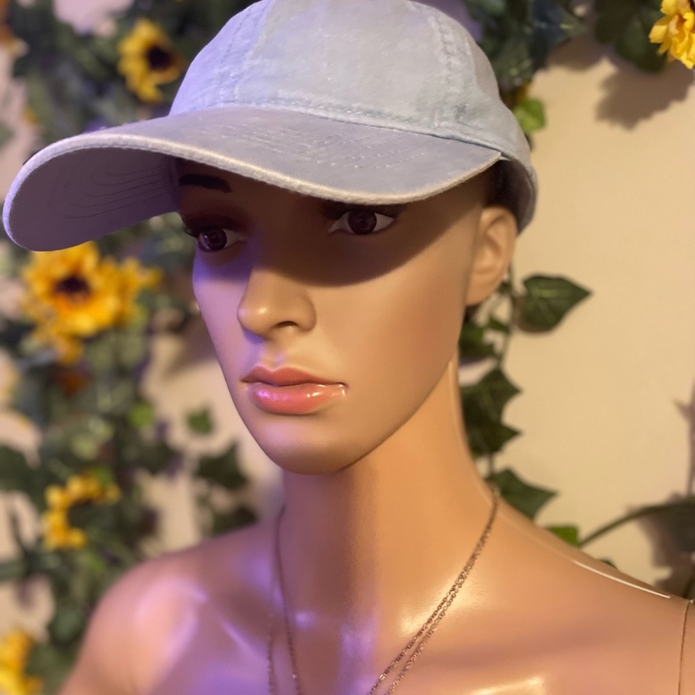 One size fits blue Jean colored hat never worn